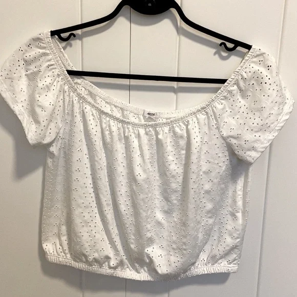 Off The Shoulder Perforated Blouse - Picture 3 of 6